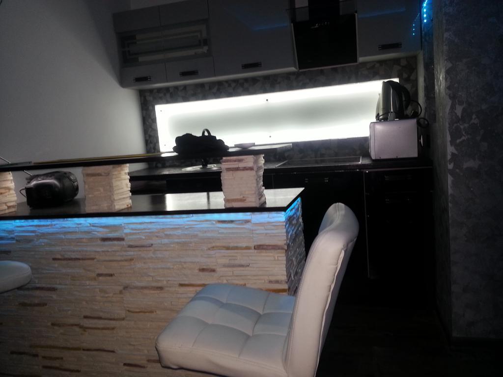 Apartament Neon Gdynia Bilik gambar