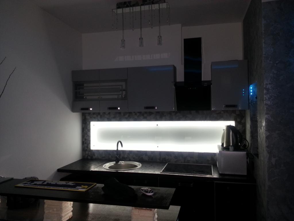 Apartament Neon Gdynia Bilik gambar