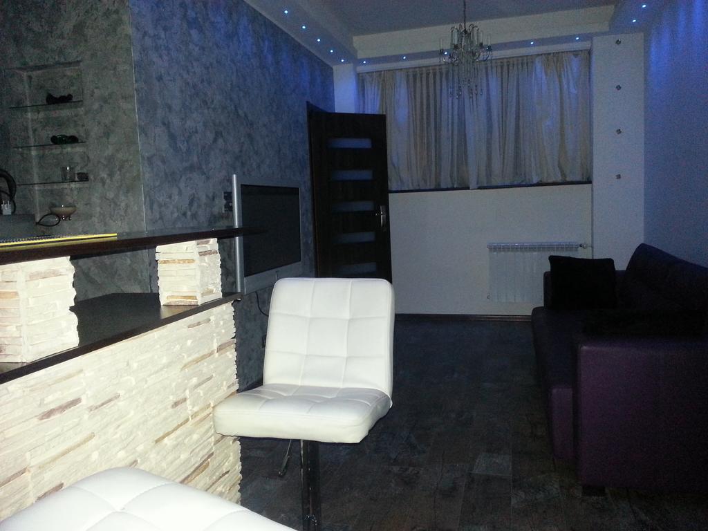 Apartament Neon Gdynia Bilik gambar